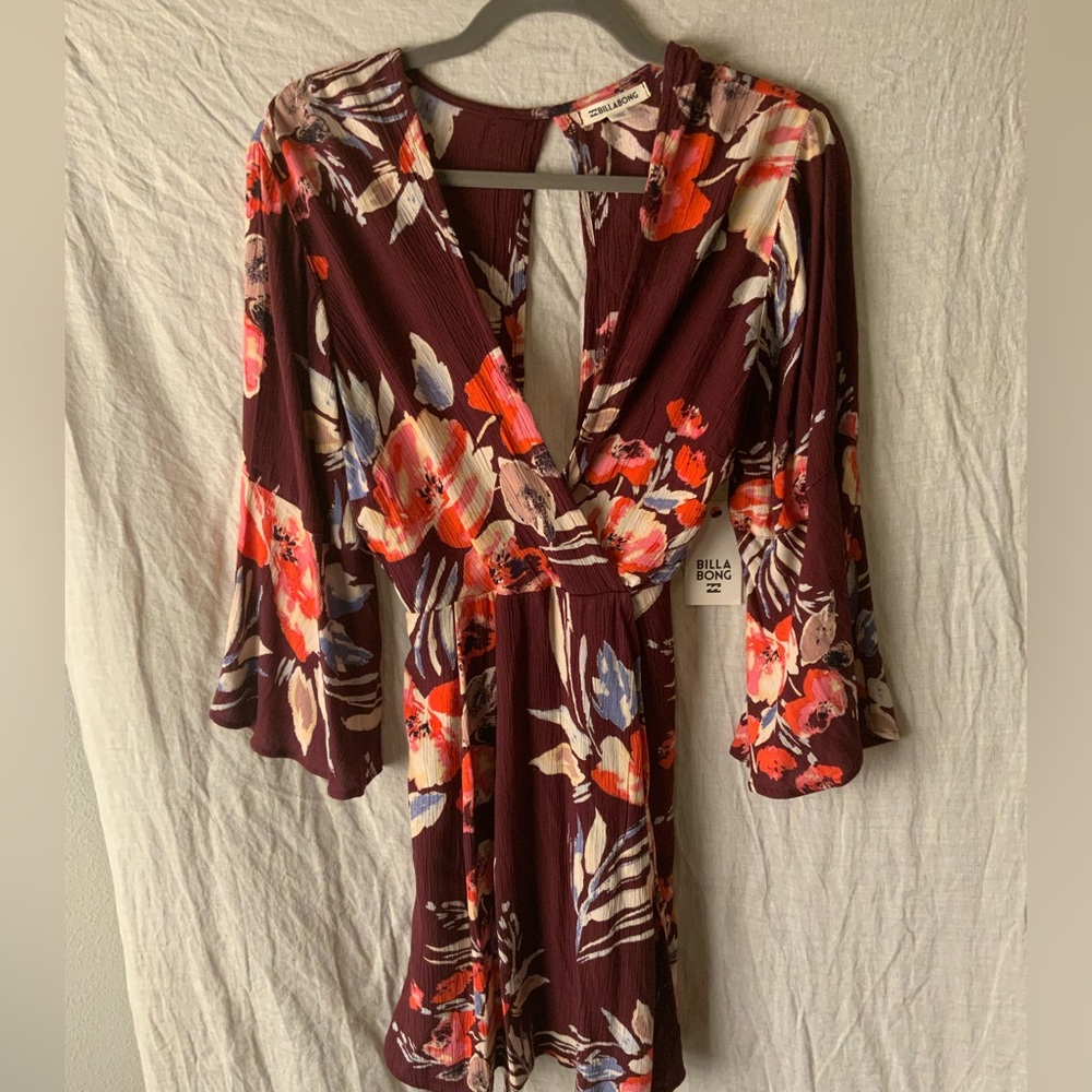 NWT BILLABONG Medium Dress Floral Faux Wrap Crinkled Flare Sleeve Cutout Back